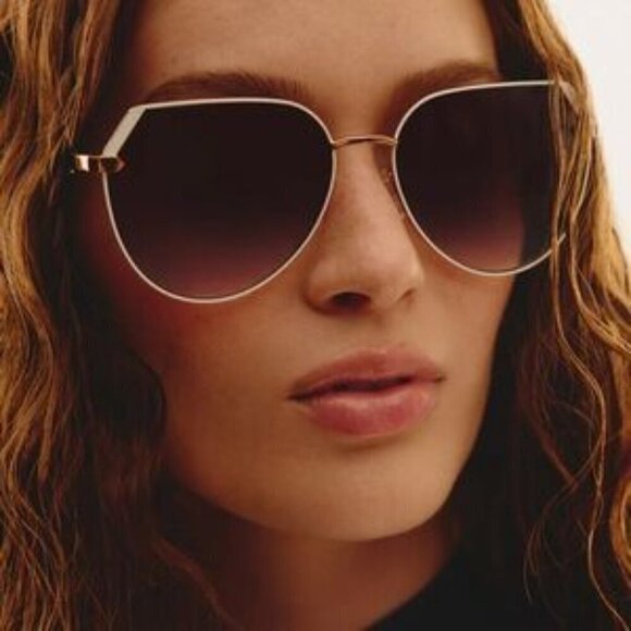 Quay Main Character Black Gold Frame/Smoke Lens Unisex Sunglasses-Good Condition main image 14